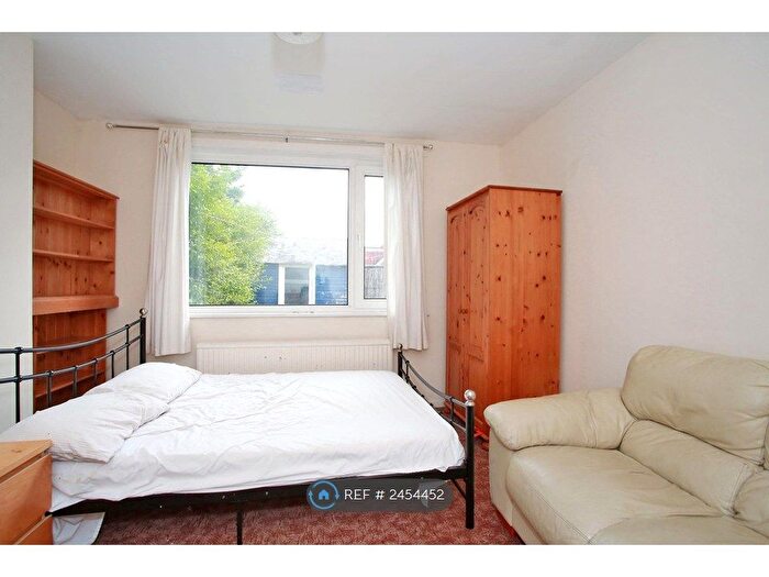 5 Bedroom Semi-Detached House To Rent In Sunnyside Road, Aberdeen, AB24