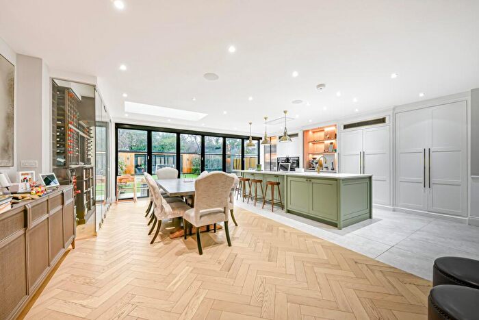 5 Bedroom Semi Detached House To Rent In Hodford Road, Childs Hill, NW11