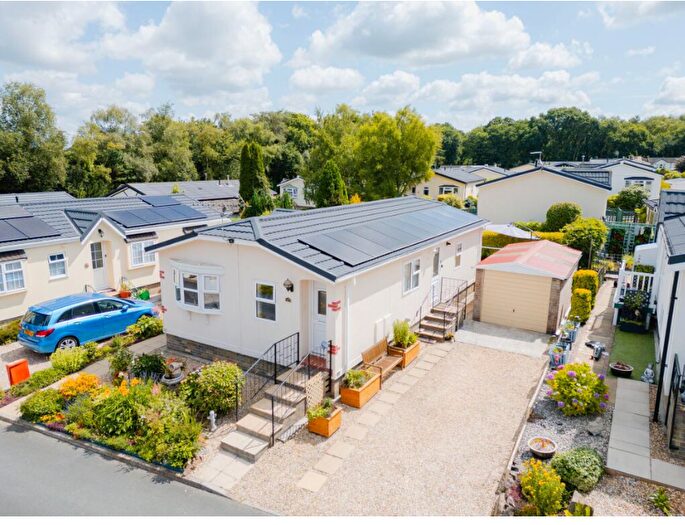 2 Bedroom Park Home For Sale In The Beeches, Sampford Courtenay, Okehampton, EX20