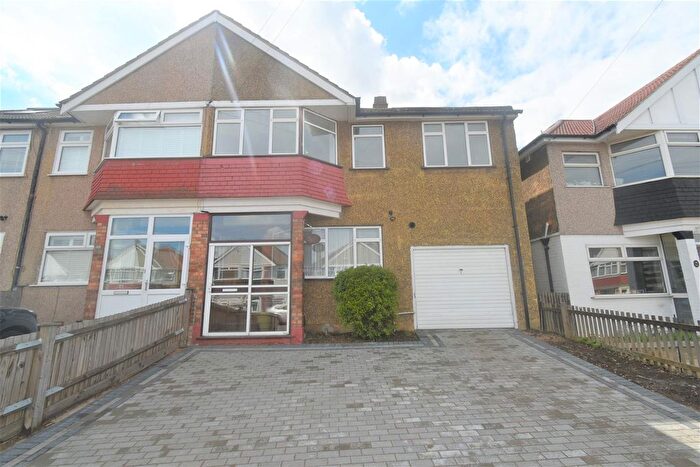 4 Bedroom Property To Rent In Hallford Way, Dartford, DA1