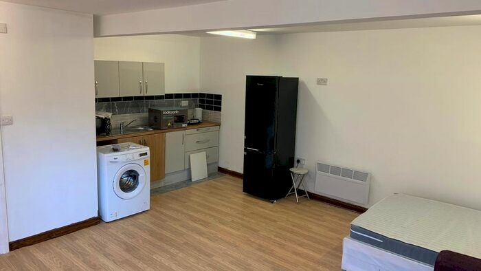 1 Bedroom Studio To Rent In Wilton Road, Hounslow, TW4