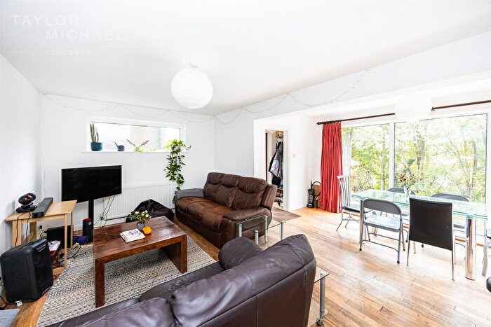 6 Bedroom Semi-Detached House To Rent In Crespin Way, Brighton, BN1