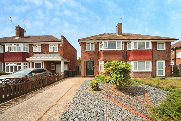 3 Bedroom Semi-Detached House For Sale In Crowland Road, Luton, LU2