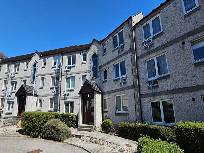 2 Bedroom Flat To Rent In Rosebank Gardens, Aberdeen, AB11