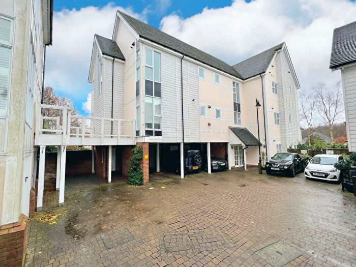 2 Bedroom Flat For Sale In Edgar Close, Kings Hill, ME19