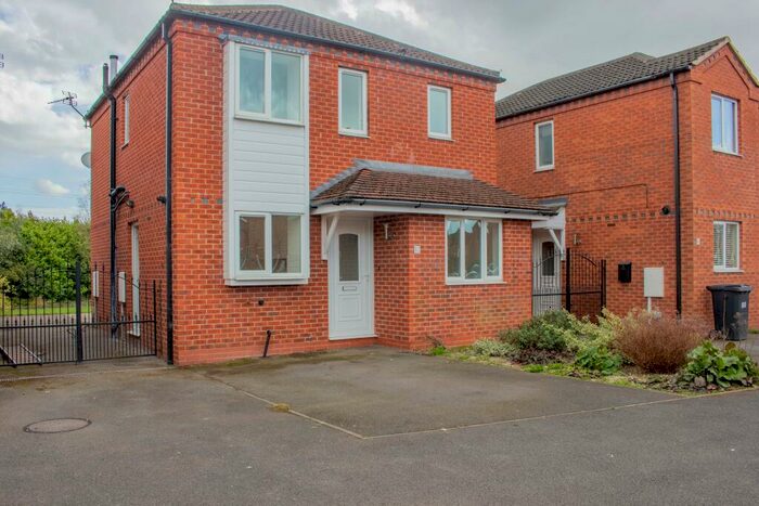 3 Bedroom Detached House For Sale In Hoselett Field Road, Long Eaton, NG10