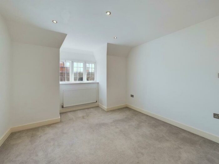 2 Bedroom Apartment To Rent In Knifesmithgate, Chesterfield, S40