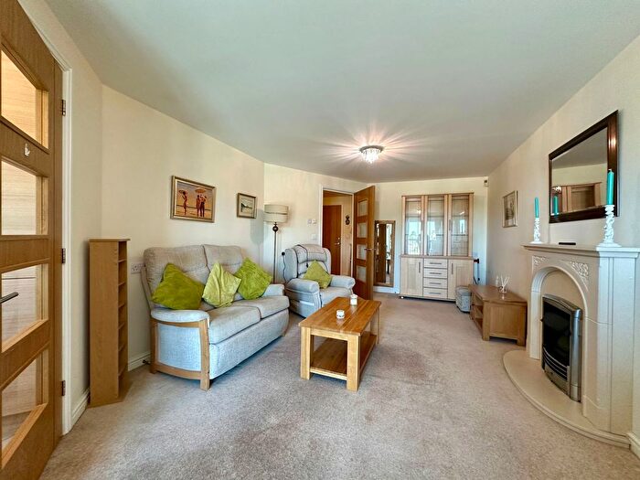 1 Bedroom Flat For Sale In East Street, Newton Abbot, TQ12