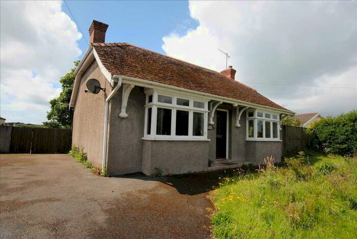 2 Bedroom Detached Bungalow For Sale In Hillcrest, Manorbier, SA70