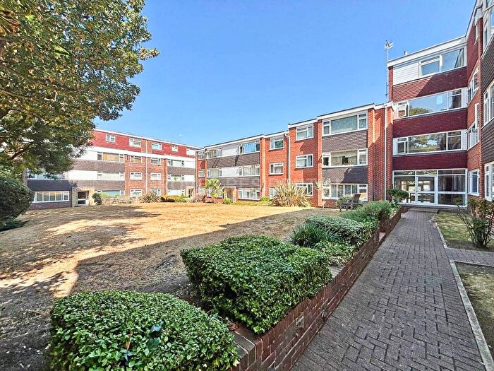 2 Bedroom Flat To Rent In Deer Park Close, Kingston Upon Thames, KT2