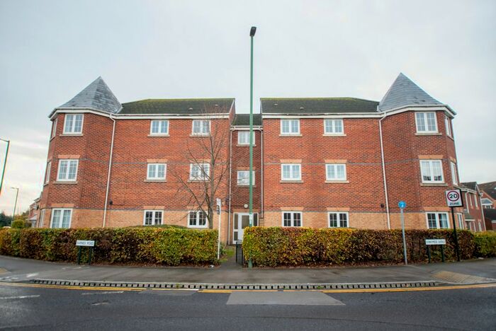 2 Bedroom Flat To Rent In Haigh Park, Kingswood, HU7