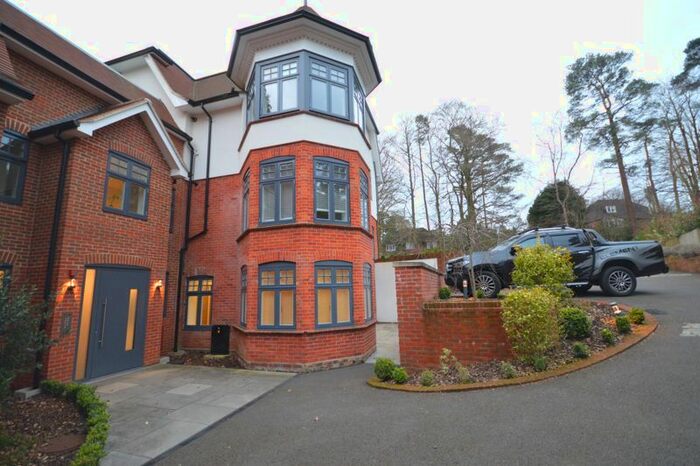2 Bedroom Flat To Rent In Tower Road, Hindhead, GU26