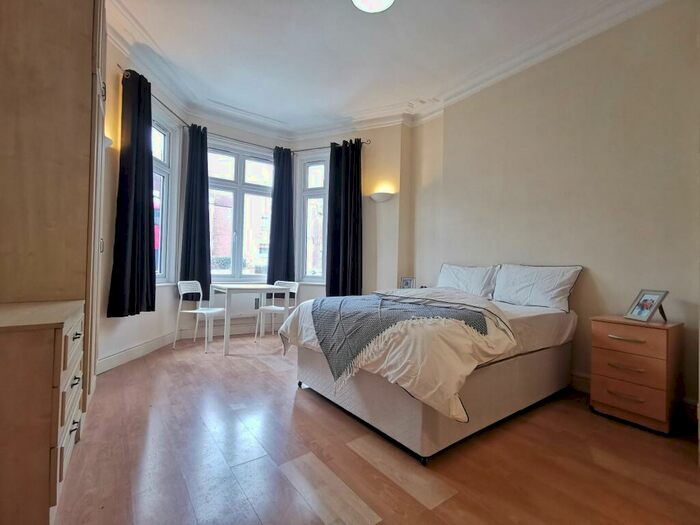 Studio To Rent In Chichele Road, Cricklewood, NW2