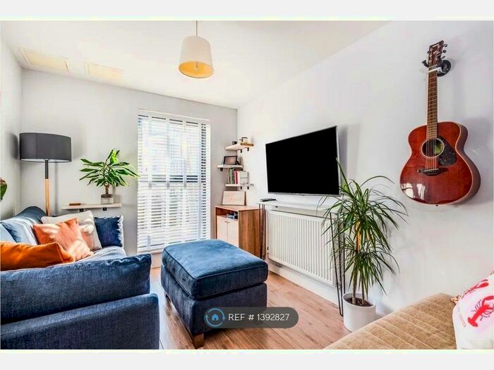 2 Bedroom Flat To Rent In Mistletoe Court, Swindon, SN1