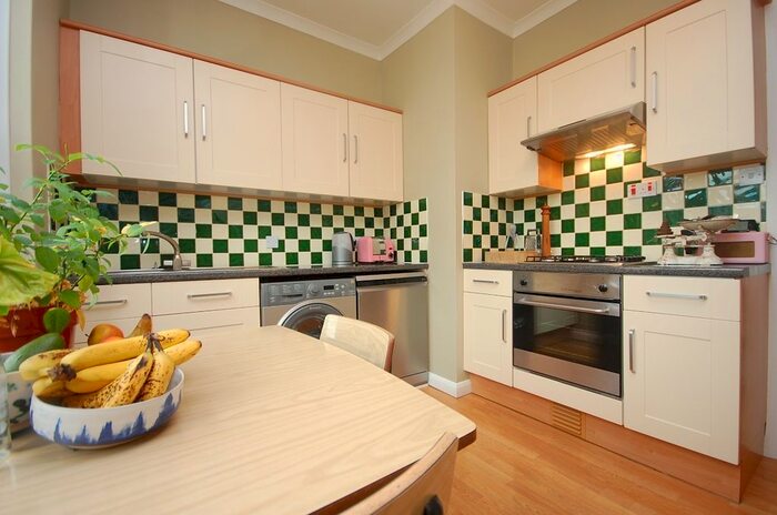 2 Bedroom Flat To Rent In Tooley Street, London, SE1