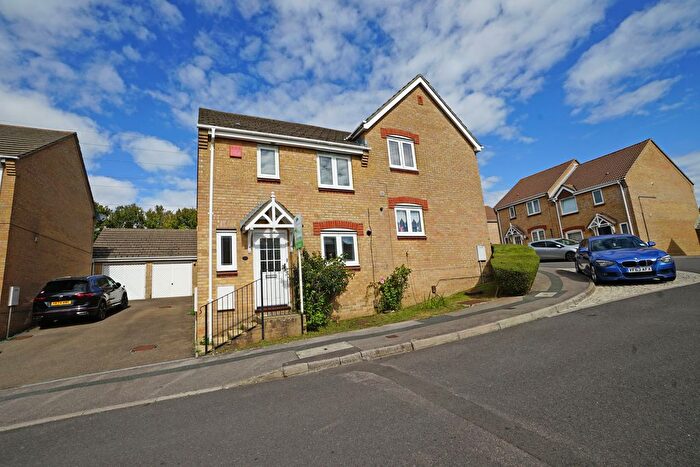3 Bedroom Semi-Detached House To Rent In Caer Peris View, Fareham, PO16