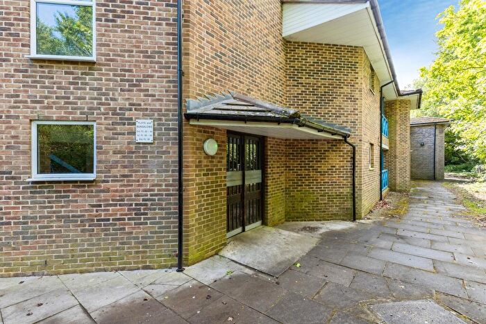 Studio For Sale In Dalewood Gardens, Crawley, RH10