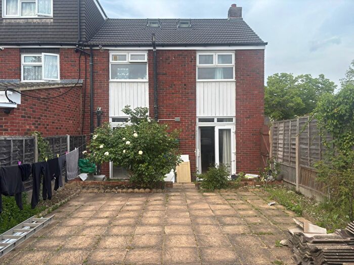 4 Bedroom Terraced House To Rent In Ravensbourne Gardens, Ilford, IG5