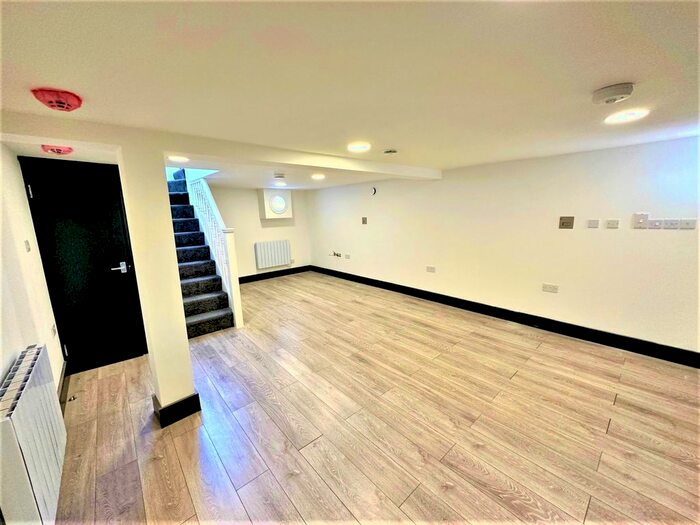 2 Bedroom Maisonette To Rent In Garratt Lane, Tooting Broadway, London, SW17