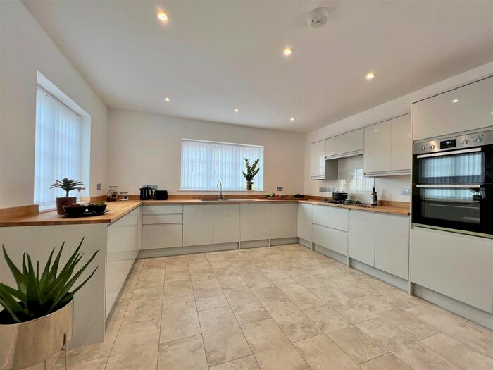 4 Bedroom Detached House For Sale In Village Street, Bishops Tawton, Barnstaple, EX32