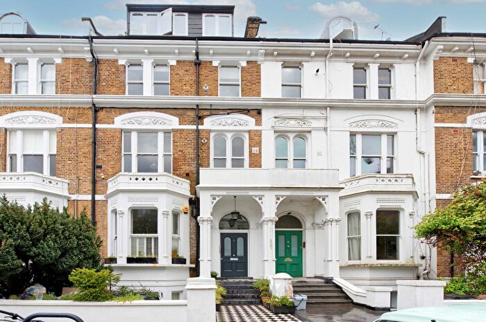2 Bedroom Flat For Sale In Sinclair Road, London, Uk, W14