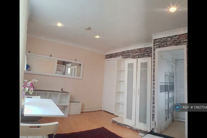 Studio To Rent In Bittacy Road, London, NW7