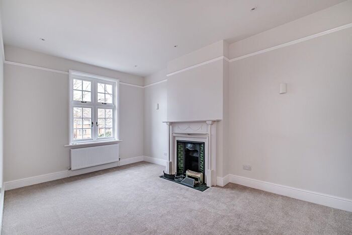 2 Bedroom Flat For Sale In Upper Richmond Road, London, SW15