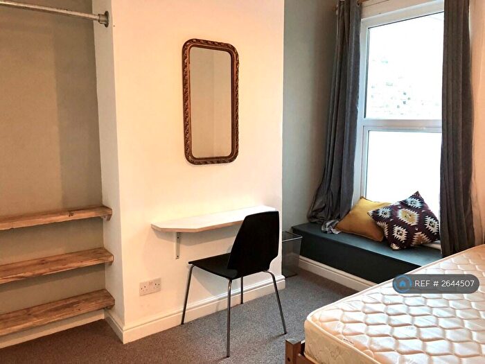2 Bedroom Flat To Rent In Etta Street, London, SE8