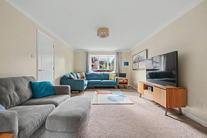 4 Bedroom Detached House For Sale In Eden Road, West End, SO18