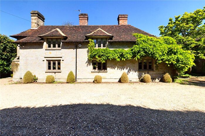 4 Bedroom Detached House For Sale In London Road, Felbridge, East Grinstead, Surrey, RH19