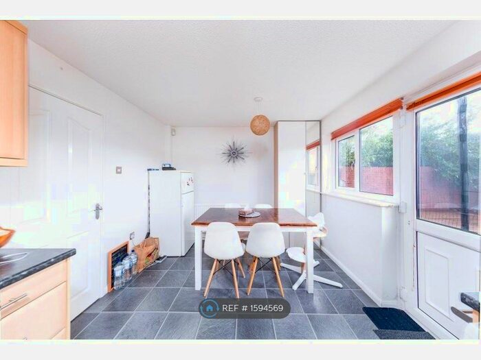 3 Bedroom Semi-Detached House To Rent In Lerwick Croft, Bicester, OX26