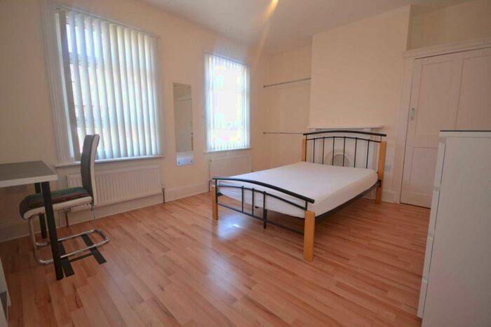 4 Bedroom Terraced House To Rent In Donnington Road, Reading, RG1