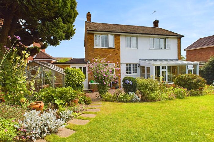 4 Bedroom Detached House For Sale In Woodcroft Drive, Eastbourne, BN21