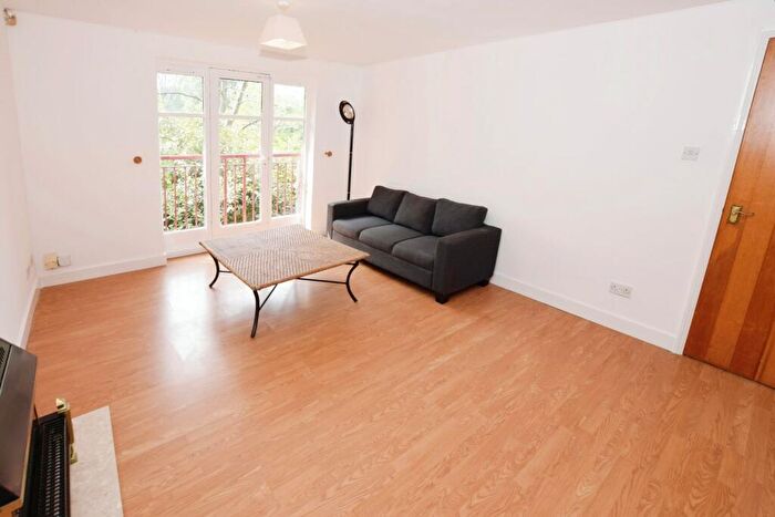 2 Bedroom Flat To Rent In Linen Court, Salford, M3