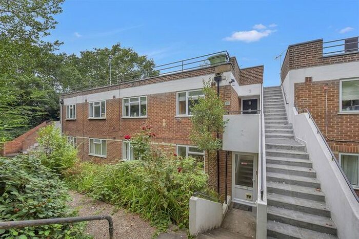 5 Bedroom Flat To Rent In Oak Hill Grove, Surbiton, KT6