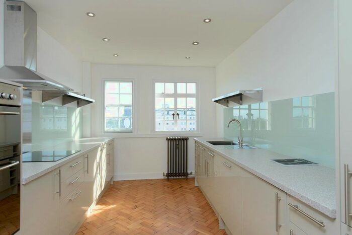 2 Bedroom Flat To Rent In Chiltern Court, Baker Street, Marylebone, London, NW1