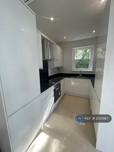 3 Bedroom Flat To Rent In Warham Road, Croydon, CR2