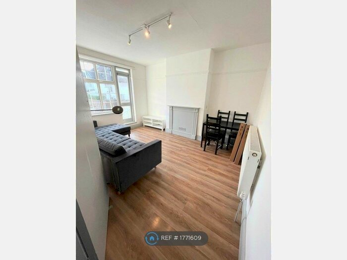 4 Bedroom Maisonette To Rent In Wellington Hill West, Bristol, BS9