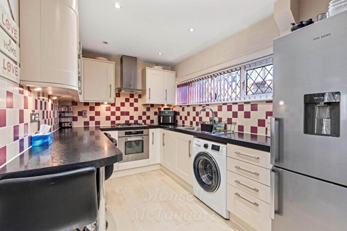 3 Bedroom End Of Terrace House For Sale In Seaford Road, Crawley, RH11
