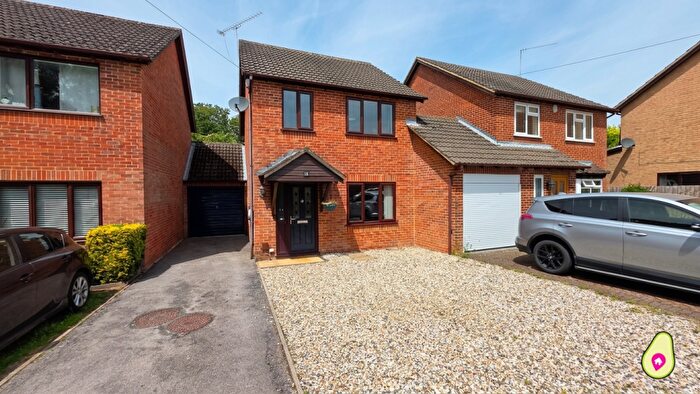 3 Bedroom Link Detached House For Sale In Vermont Woods, Finchampstead, Wokingham, Berkshire, RG40