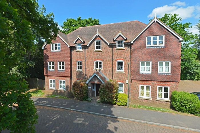 2 Bedroom Flat For Sale In Reris Grange Close, Milford, Surrey, GU8
