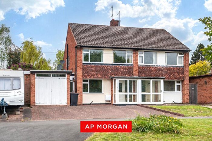 4 Bedroom Semi Detached House For Sale In Fordhouse Road, Bromsgrove, Worcestershire, B60