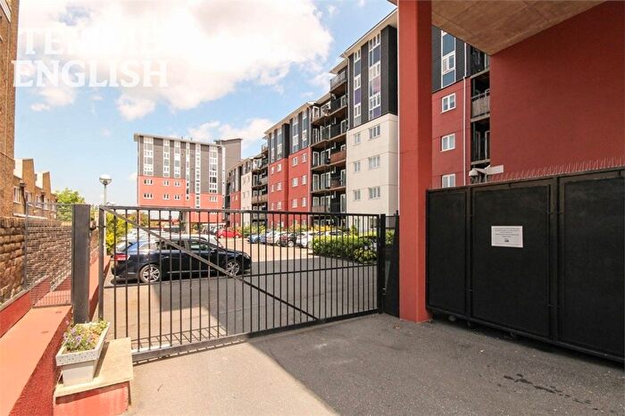 3 Bedroom Flat For Sale In Lower Southend Road, Wickford, SS11