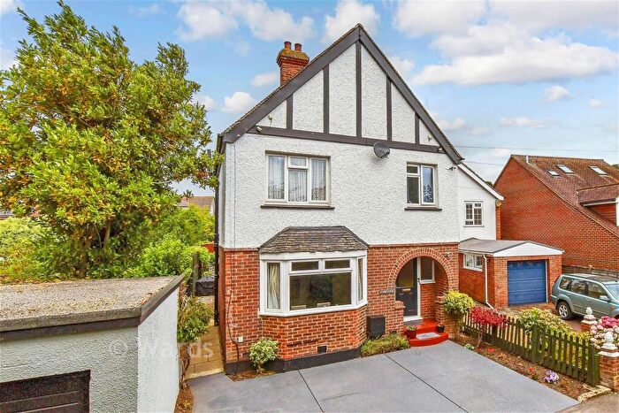 4 Bedroom Detached House For Sale In Twiss Grove, Hythe, Kent, CT21