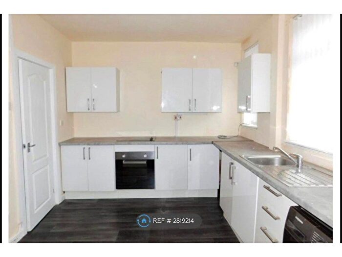 2 Bedroom Semi Detached House To Rent In Linden Avenue, Oldham, OL4