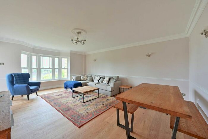 3 Bedroom Flat To Rent In Wyatt Drive, Barnes, London, SW13