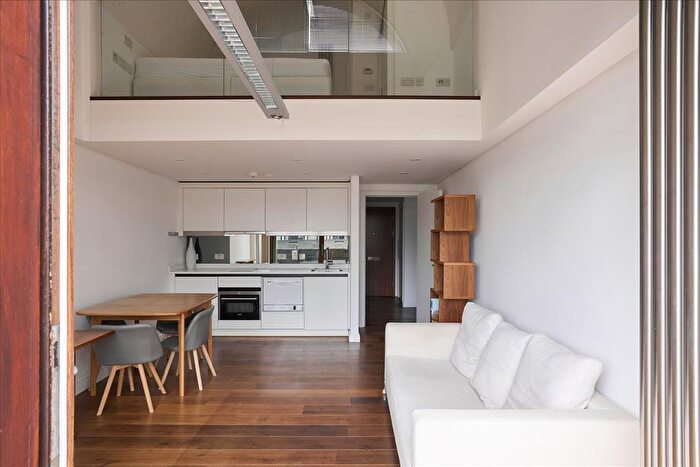 1 Bedroom Flat For Sale In Frobisher Crescent, London, EC2Y - Photo 2