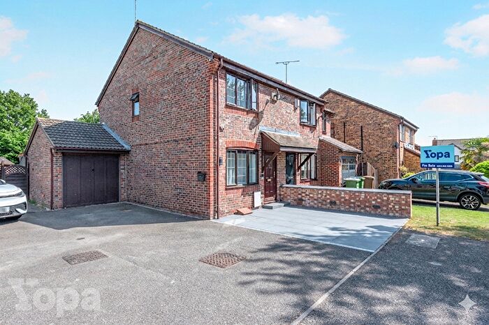2 Bedroom Semi Detached House For Sale In School Crescent, Dartford, DA1