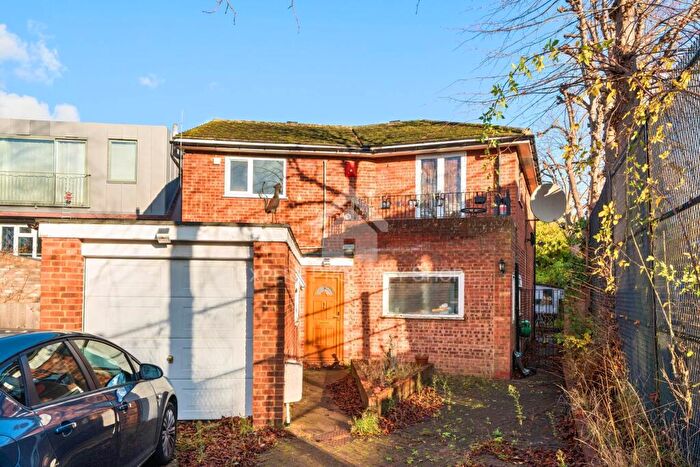 3 Bedroom Detached House For Sale In Carlton Terrace, London, SE26