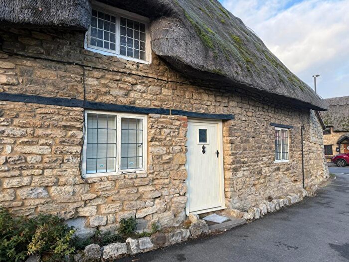 1 Bedroom Cottage To Rent In Market Square, Hanslope, MK19